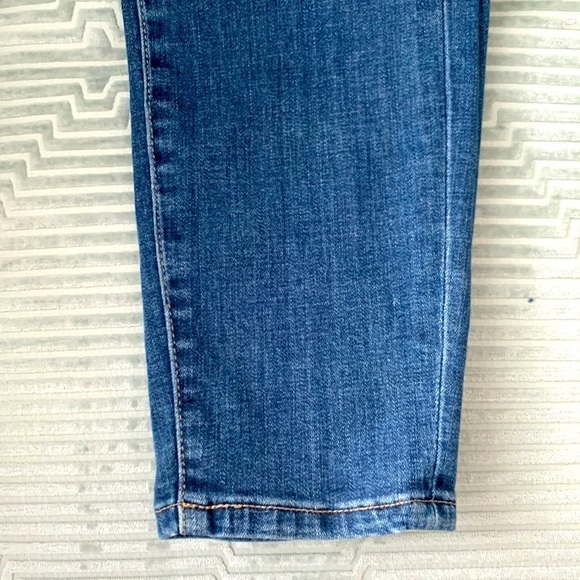 Jag Mid Rise Skinny Jeans w/5 pockets. Size 10 w/Spandex and Elastane. - Picture 2 of 13